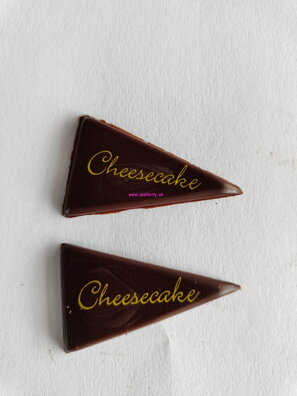 Čokoládová dekorácia - Cheesecake - tmavý trojuholník 20ks/balenie