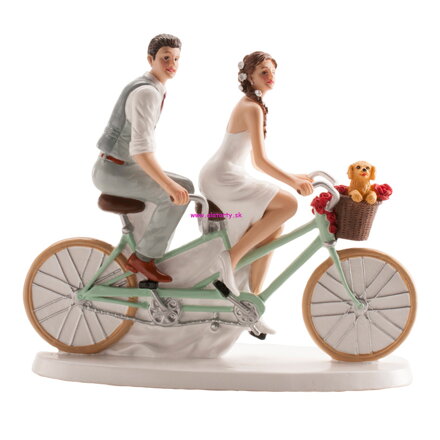 Svadobný pár na bicykli 